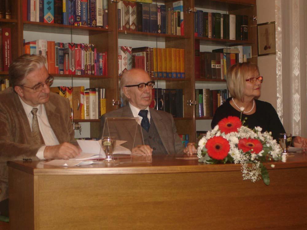 dr.sc. Miroslav Tuđman, dr.sc. Aleksandar Stipčević, dr.sc. Jadranka Lasić-Lazić na predstavljanju Spomenice